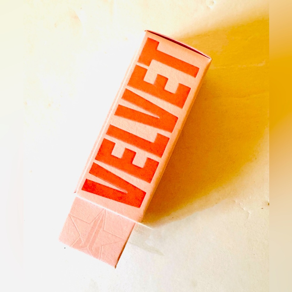 JEFFREE STAR VELVET TRAP LIPSTICK IN LIBRA LYNN